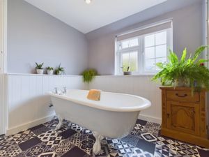 Free standing bath- click for photo gallery